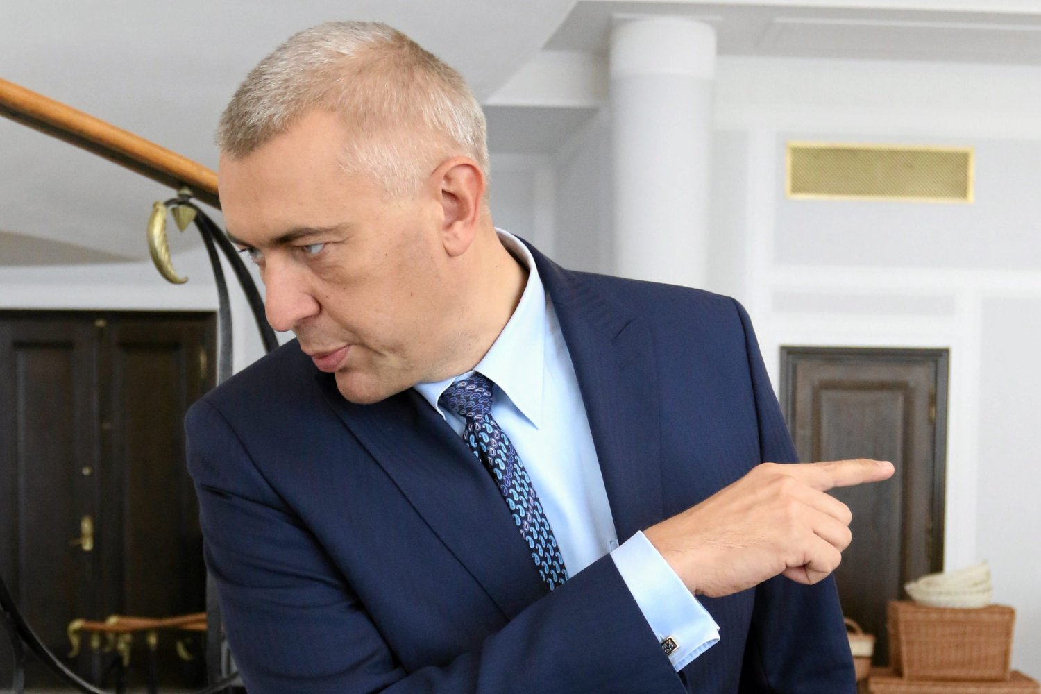 Roman Giertych pokazuje posłom PiS konsekwencje ich decyzji o reformie oświaty. Trzeba będzie zwrócić dotacje UE na gimnazja.