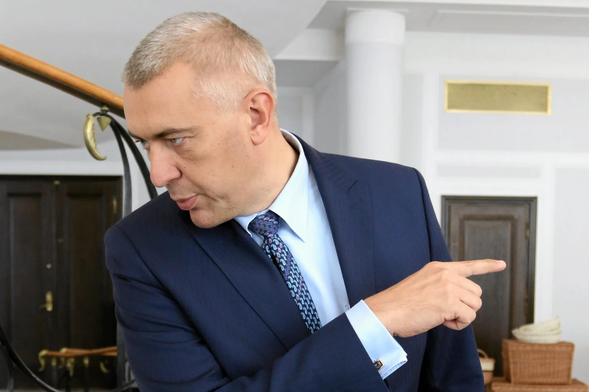 Roman Giertych pokazuje posłom PiS konsekwencje ich decyzji o reformie oświaty. Trzeba będzie zwrócić dotacje UE na gimnazja.