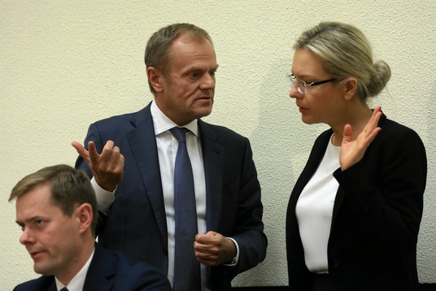 Według dziennika "Rzeczpospolita" Prawo i Sprawiedliwość zawiesiło ostatnie posiedzenie Sejmu ze względu na fiasko raportu ds. Amber Gold.