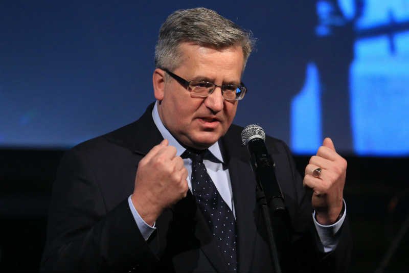 Pomysł Bronisława Komorowskiego na pomoc kredytobiorcom może okazać się niebezpieczny.
