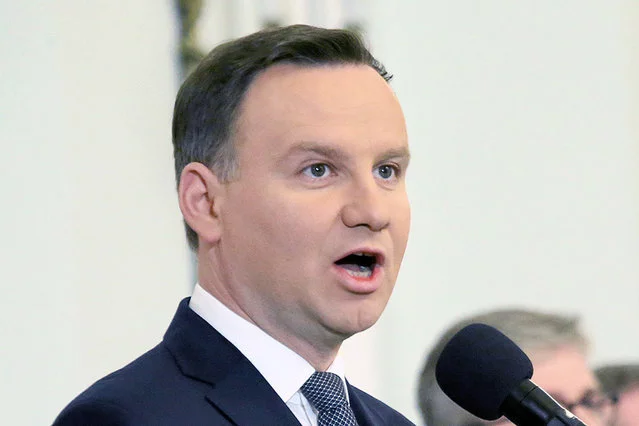 Prezydent Andrzej Duda ułaskawił Mariusza Kamińskiego i innych byłych funkcjonariuszy CBA skazanych nieprawomocnie. Sąd Najwyższy orzekł, iż prawo nie przewiduje takiej możliwości.