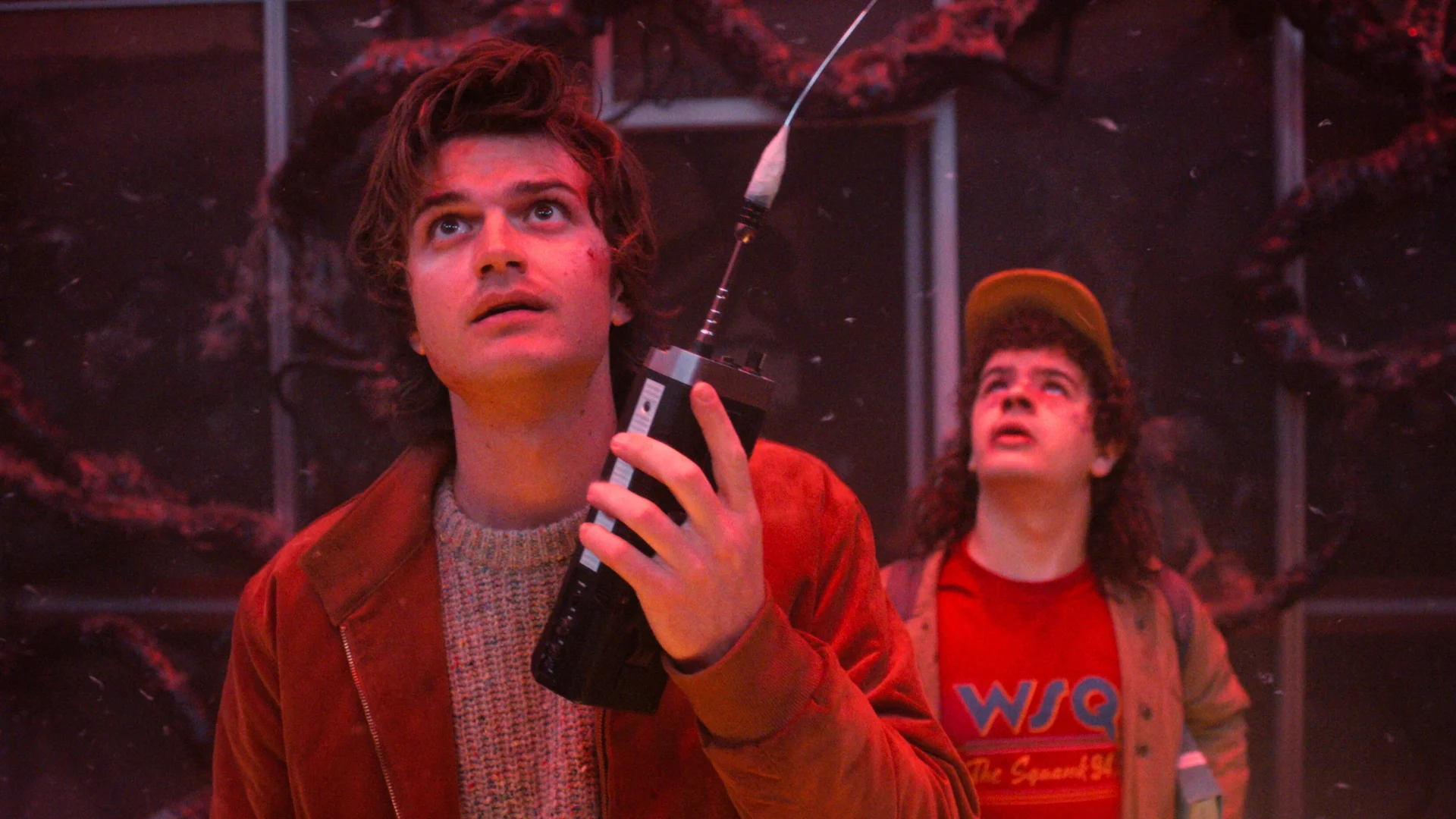 Joe Keery i Gaten Matarazzo w 2. części 5. sezonu "Stranger Things"