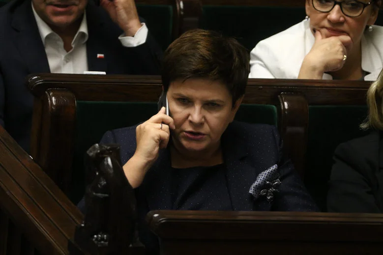 Czy premier Beata Szydło zostanie na swoim stanowisku po rekonstrukcji rządu? Prawicowy portal twierdzi, że może być zastąpiona kimś innym, i to wcale nie przewodniczącym Jarosławem Kaczyńskim.
