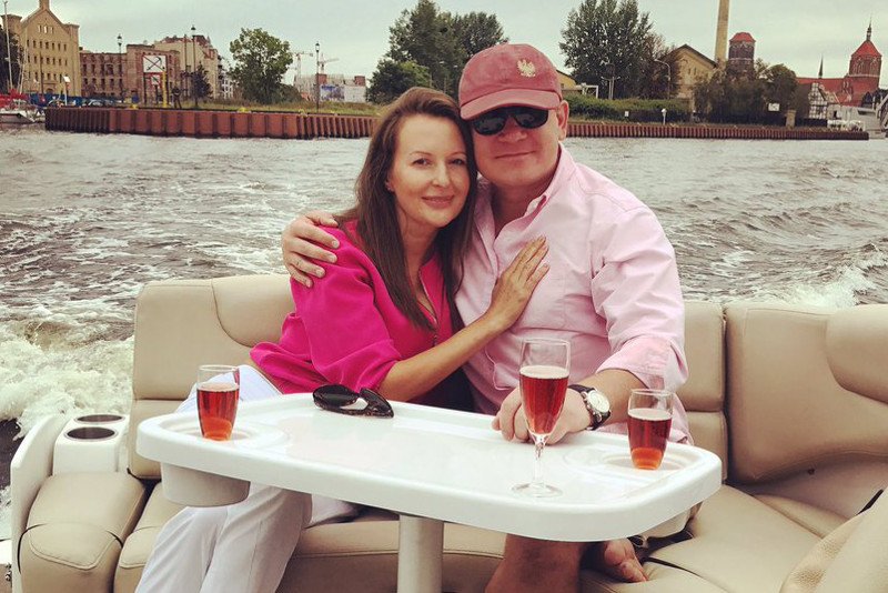 Partnerka Dominika Tarczyńskiego rozważa start w wyborach na prezydenta Kielc. Kilka tygodni temu poseł PiS chwalił się jej zdjęciami w bikini.