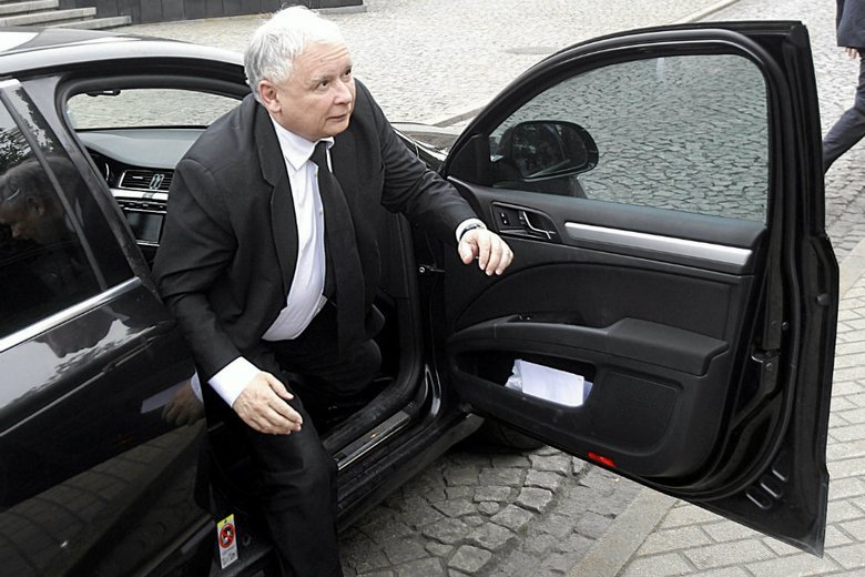 Jarosław Kaczyńsk zwołał tajną naradę pod nieobecność Mateusza Morawieckiego. Powodem jest kolejny kryzys w relacjach polsko-izraelskich.