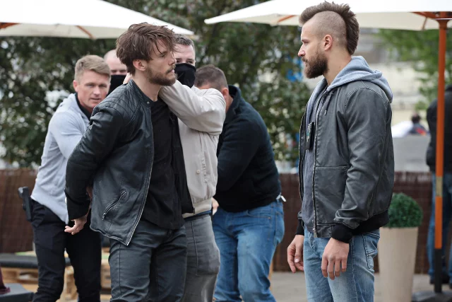 Sebastian spotkał się na planie z Piotrem Stramowskim, wcielającym się w postać policjanta "Majamiego".