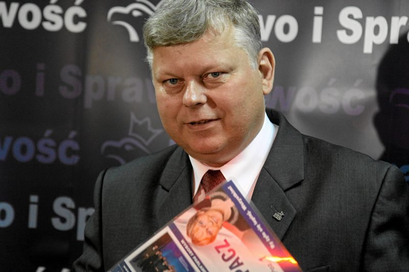 Poseł Marek Suski w kontrowersyjny sposób zaprotestował przeciwko wystawie Kampanii Przeciw Homofobii