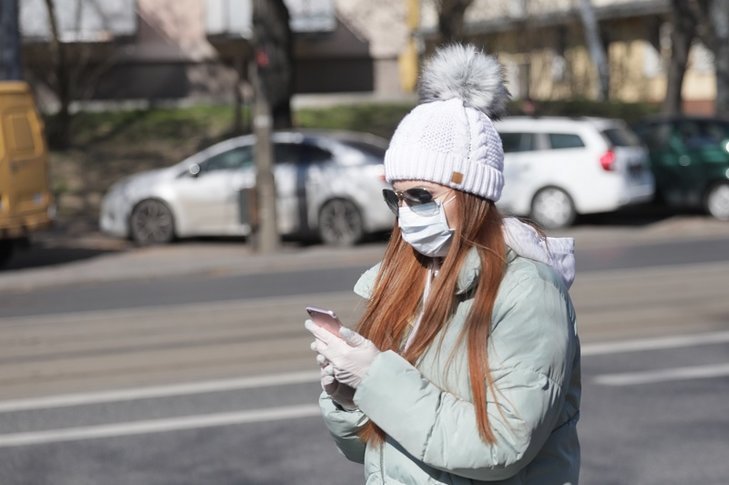 Od 16 kwietnia w Polsce wchodzi w życie obowiązek zakrywania twarzy. Ma to związek z epidemią koronawirusa.
