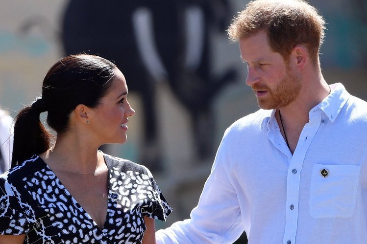 Książę Harry i księżna Meghan ogłosili, że rezygnują z funkcji w rodzinie królewskiej.