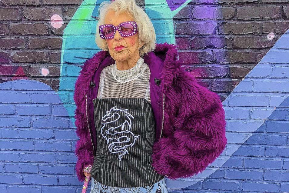 Baddie Winkle do 92-letnia Amerykanka, którą na Instagramie śledzi ponad 3 mln użytkowników.
