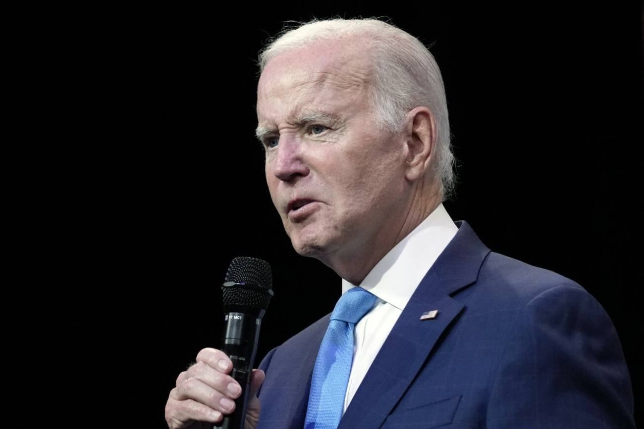Boże chroń królową. Biden zaskoczył tymi słowami tłum w Connecticut.