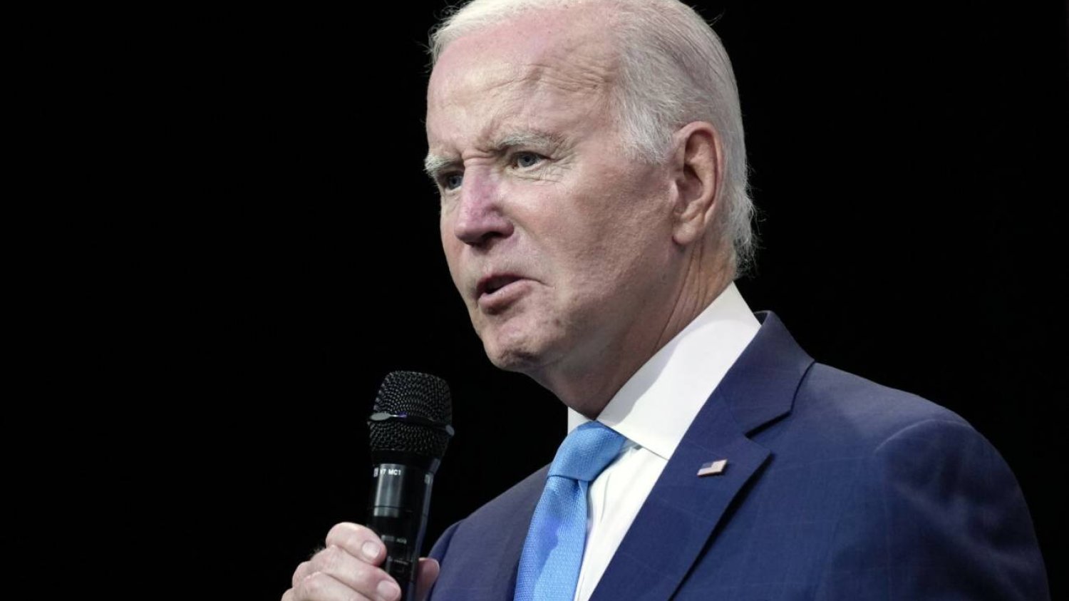 Boże chroń królową. Biden zaskoczył tymi słowami tłum w Connecticut.