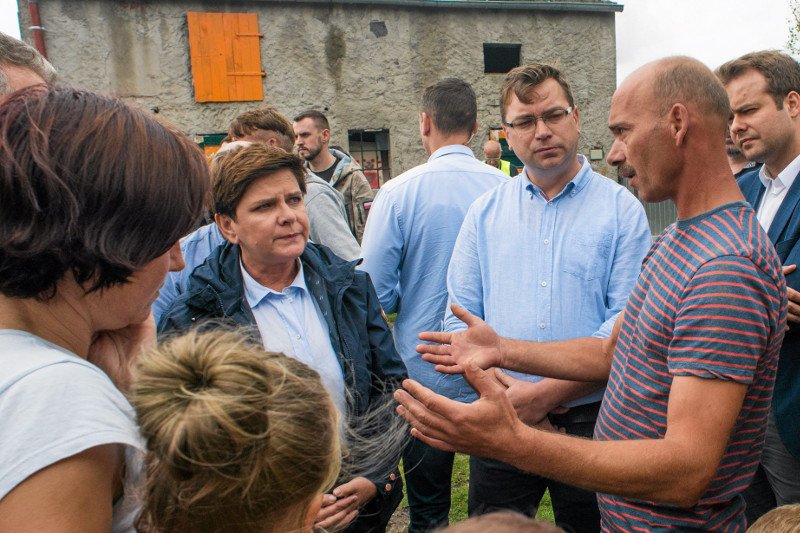 Alkohol, śpiewy i krzyki. BOR urządził sobie imprezę w hotelu tuż przed przyjazdem Szydło do ofiar nawałnic – podaje "Super Express".