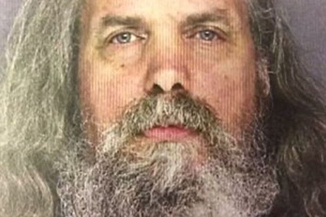 Podejrzany Lee Kaplan usłyszał 10 zarzutów dotyczących przestępczości seksualnej, w tym gwałt.