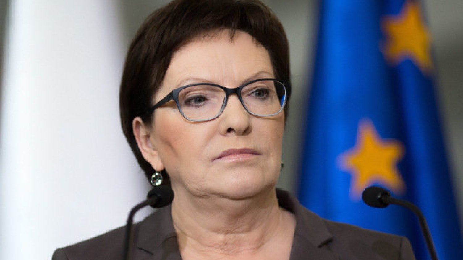 Premier Kopacz twierdzi, że Beata Szydło powinna zająć się pracą, a nie apelami.