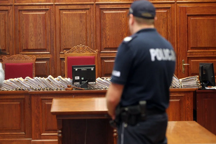 Policjanci chcieli wylegitymować sędzię na sali rozpraw.