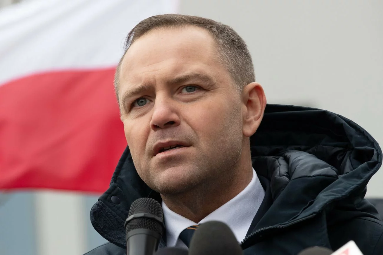 Nawrocki ma niższe poparcie niż PiS w sondażach. Partia zapewnia jednak o realizacji strategii. Nawrocki z niższym poparciem niż PiS . Partia: "To przemyślana strategia".