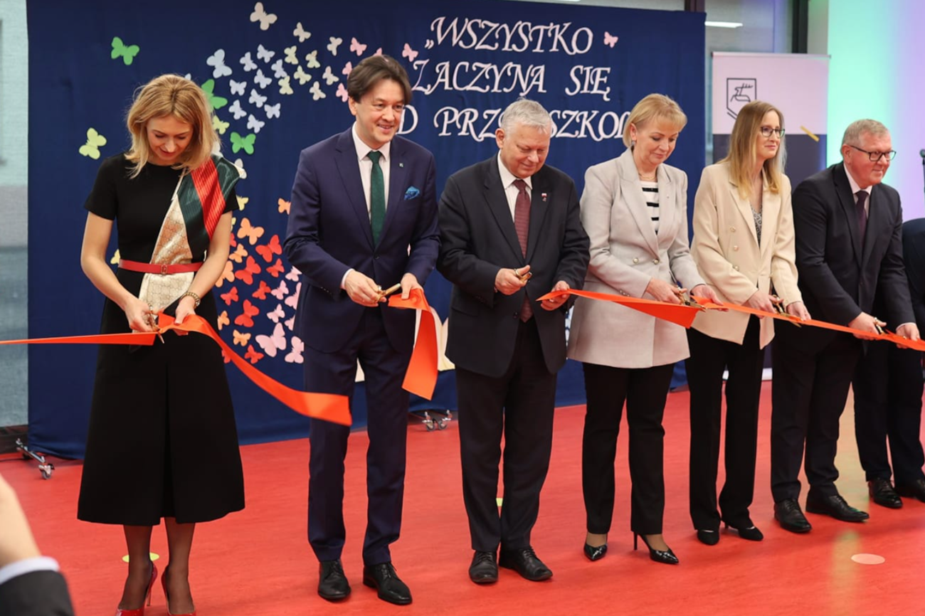 "Cóż to było za otwarcie" – skomentował na Facebooku burmistrz Kozienic otwarcie przedszkola.