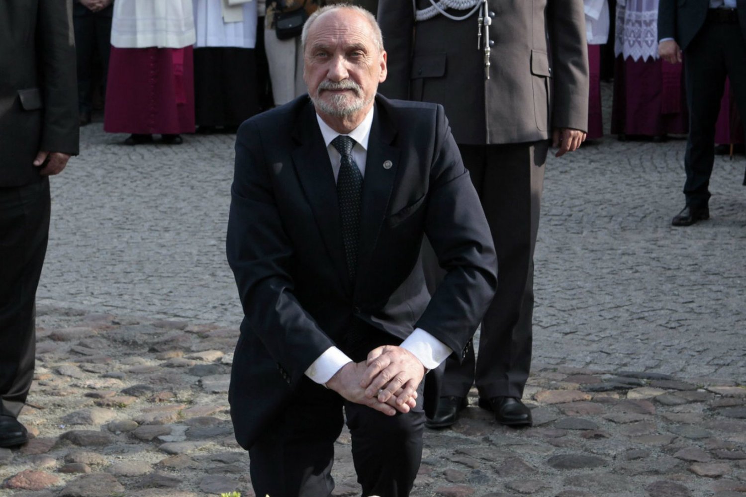 Antoni Macierewicz chce, by opublikowano 40 tys. świadectw Polaków ratujących Żydów, które zebrał ojciec Tadeusz Rydzyk