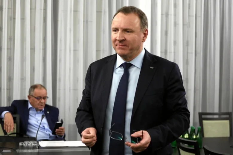 Od dłuższego czasu pojawiają się informacje, że Jacek Kurski ma zostać pozbawiony stanowiska prezesa TVP. Jak dotąd to wyłącznie spekulacje.