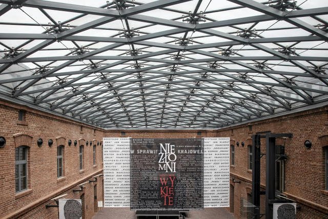 W Muzeum Armii Krajowe w Krakowie miała nastąpić inauguracja Klubów Obywatelskich Platformy Obywatelskiej.