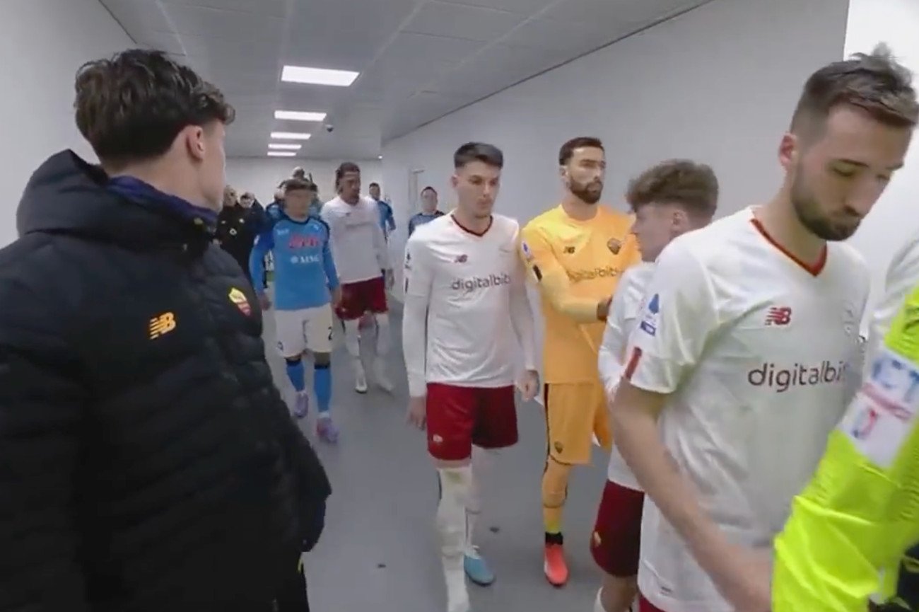 Tuż przed wyjściem na boisko Nicola Zalewski i Piotr Zieliński w męskich słowach wyjaśnili sobie nieporozumienie.