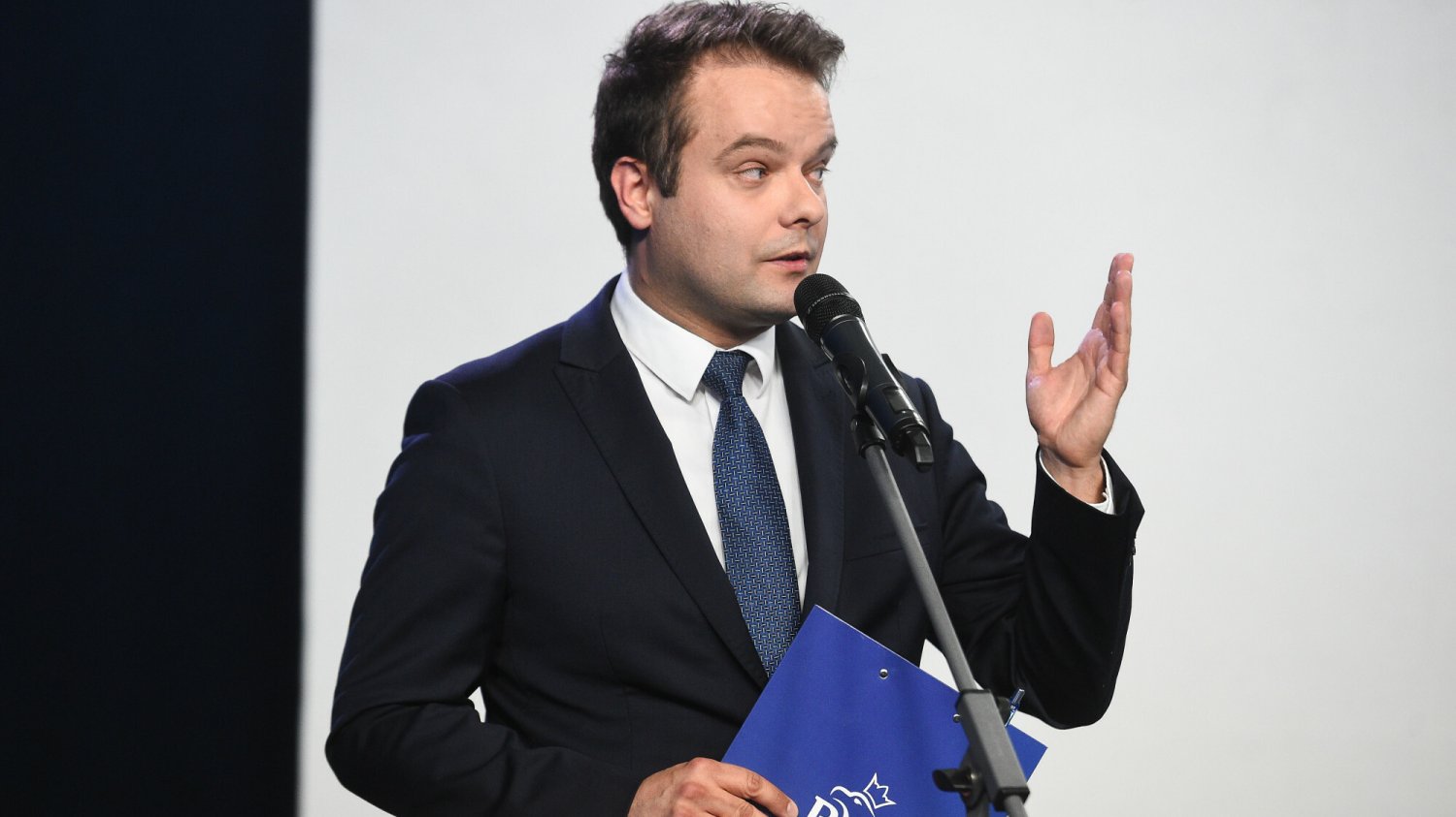 Rafał Bochenek spiął się z dziennikarką TVN24. Poszło o miecz dla Rydzyka