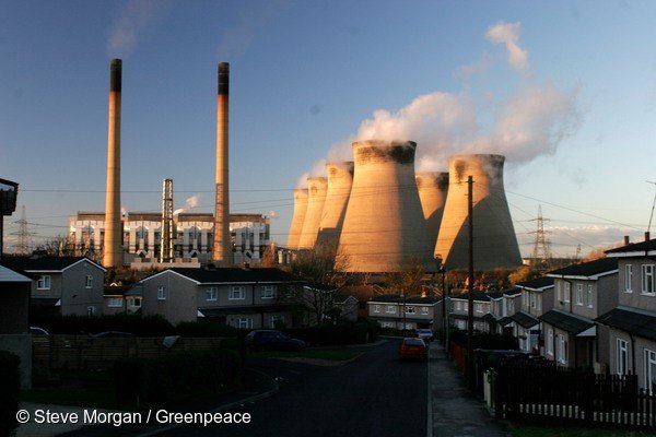 Brytyjska elektrownia węglowa Ferrybridge.