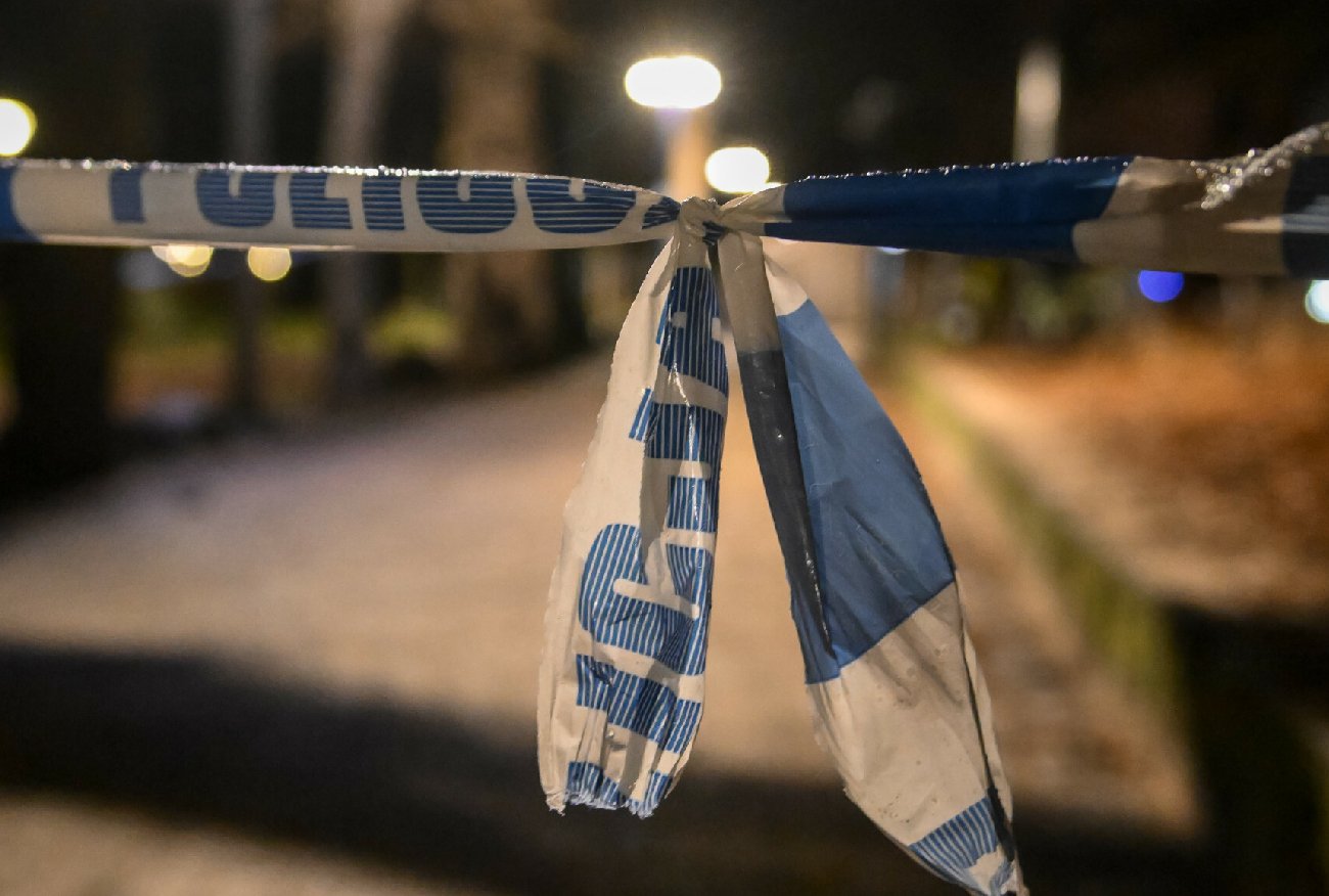 Tajemnicze zgony w Warszawie. Zwłoki leżały przy komisariacie.