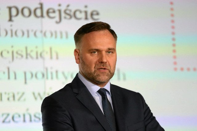 Minister skarbu zdymisjonowany. Resort działa do końca roku.