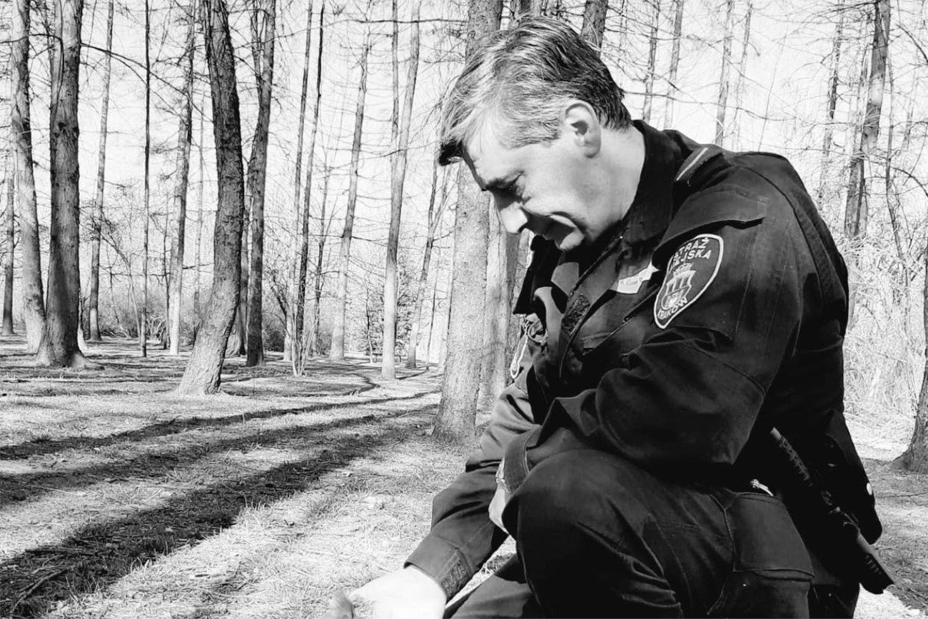 Straż Miejska w Krakowie poinformowała o śmierci jednego ze swoich pracowników.