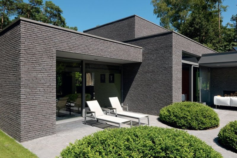 Szlachetna cegła w całkiem współczesnym domu