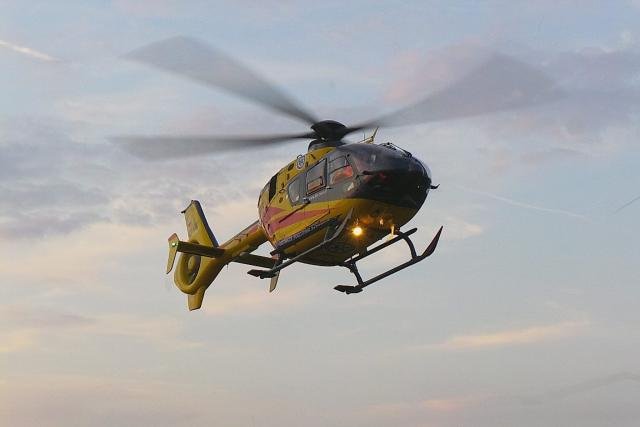 Rannego pielgrzyma zabrano śmigłowcem do szpitala.