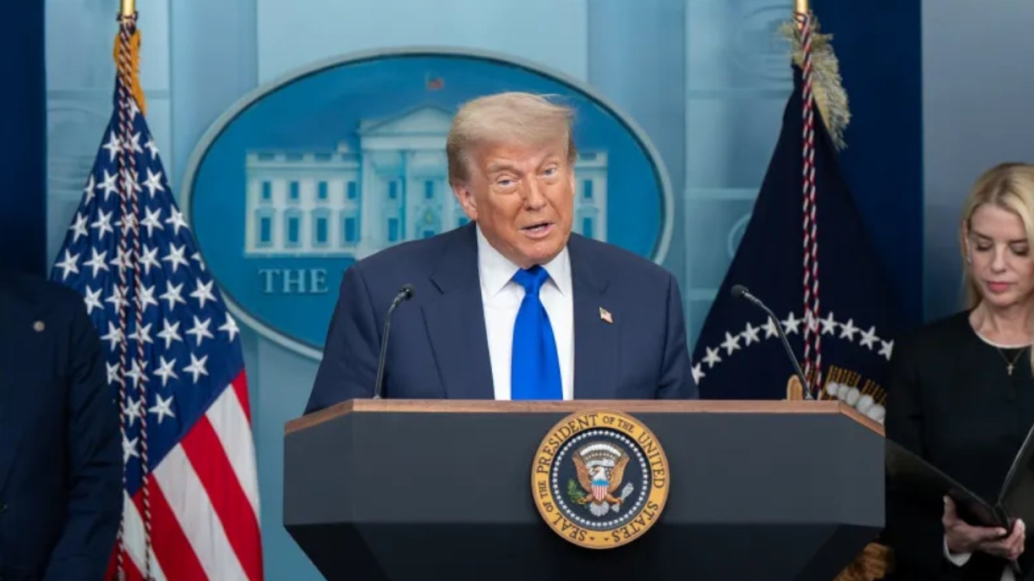 Trump ponownie uderza w gospodarkę UE. Niespodziewanie ogłosił to w sobotę Donald Trump