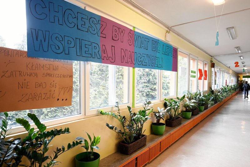 Dyrektorzy szkół słyszą groźby od kuratoriów oświaty.