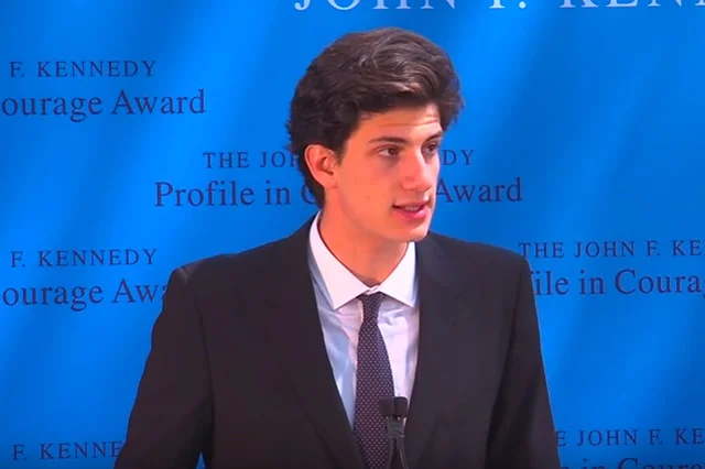 Jack Schlossberg - wnuczek Johna F. Kennedy'ego wzbudza duże zainteresowanie.