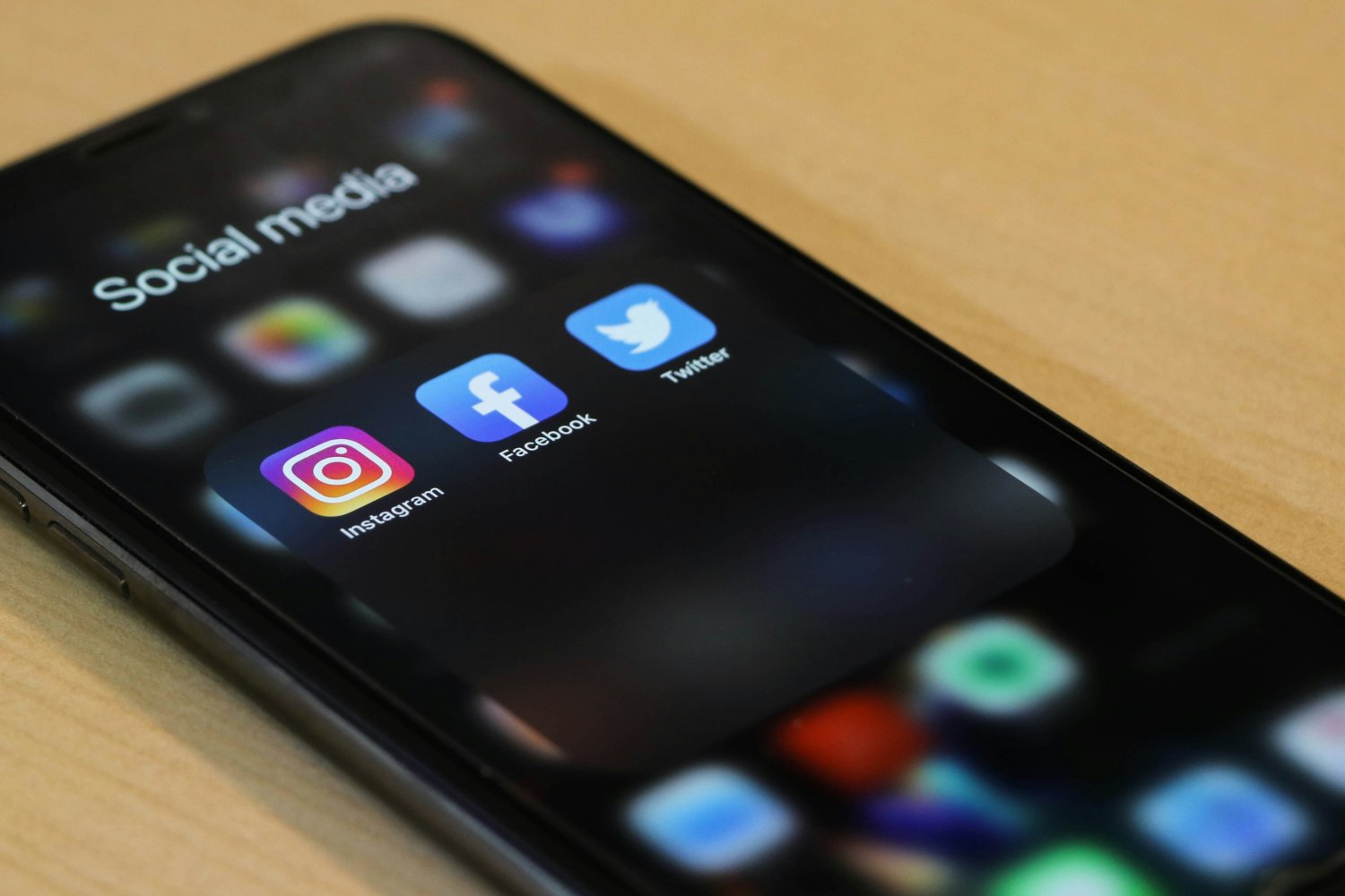 Big Techy zapłacą, ale mało. UE nakłada kary na Meta i Apple