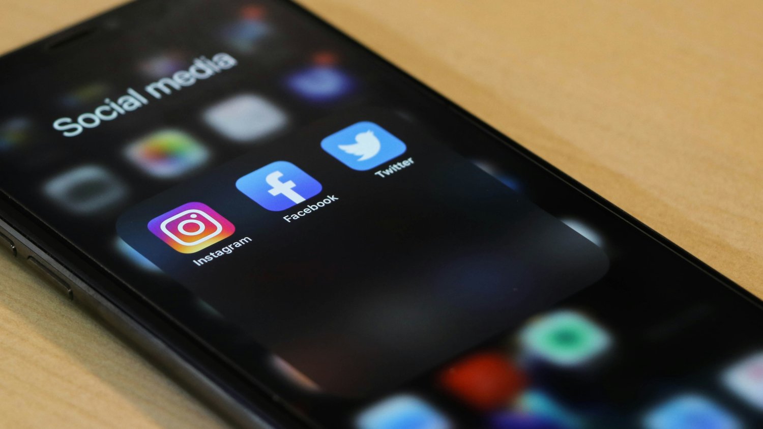 Big Techy zapłacą, ale mało. UE nakłada kary na Meta i Apple
