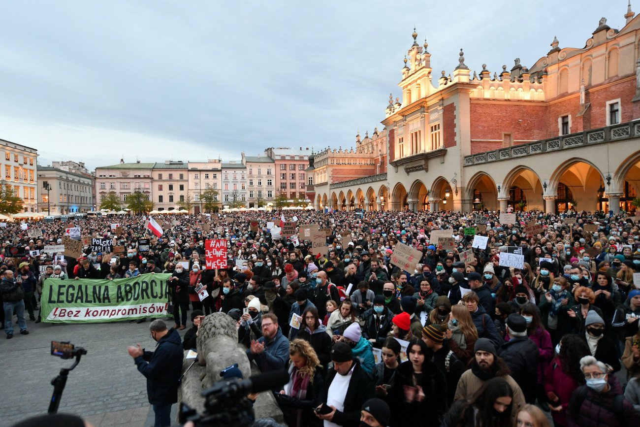 6 i 7 listopada w całej Polsce zorganizowano marsze pod hasłem "Ani jednej więcej" upamiętniające młodą kobietę w ciąży, która w połowie września zmarła w szpitalu w Pszczynie.