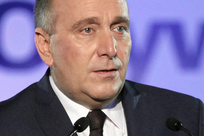 Grzegorz Schetyna to wytrawny polityk, ale w walce o wielką władzę ma pecha, który wcale nie przestał go prześladować...