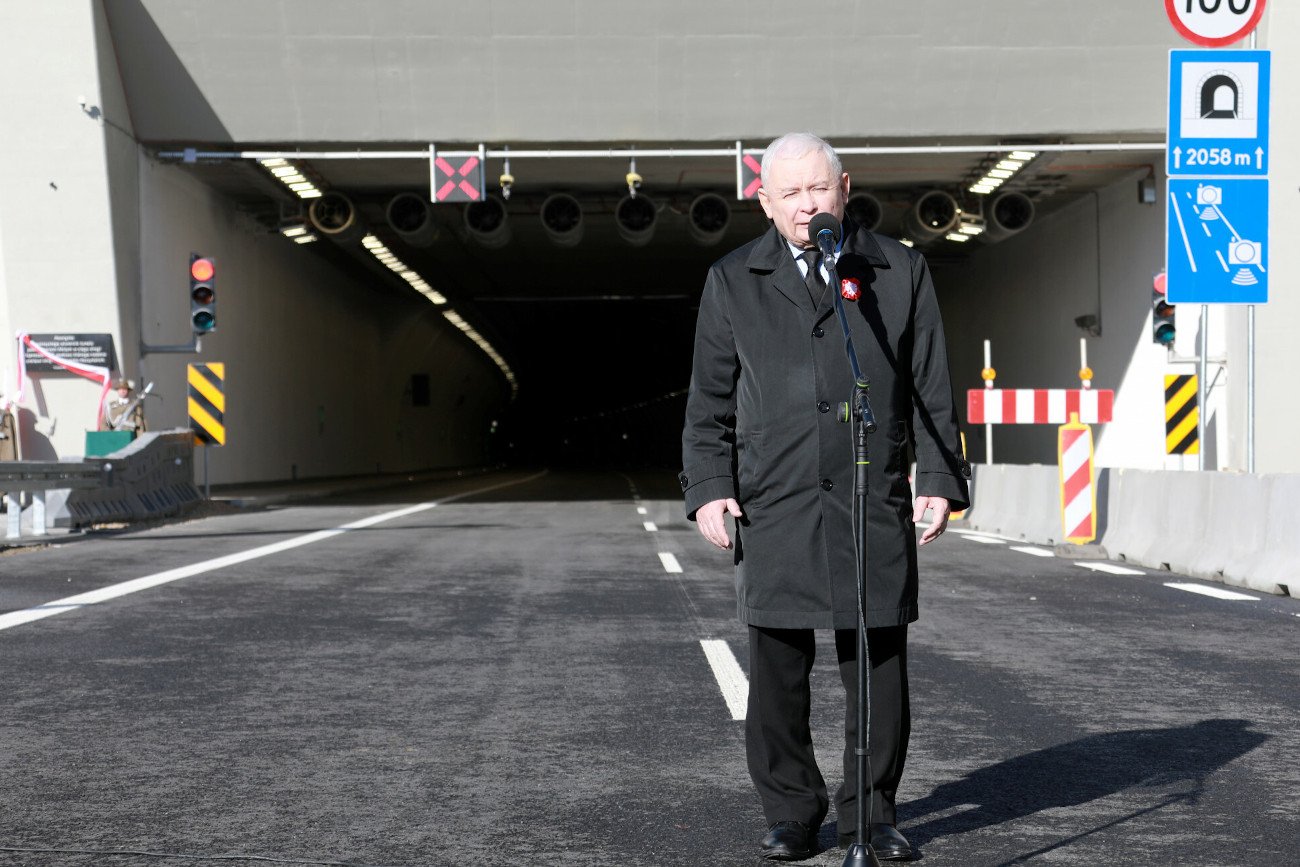 Jarosław Kaczyński wziął udział w otwarciu tunelu im. Marii i Lecha Kaczyńskich na zakopiance.