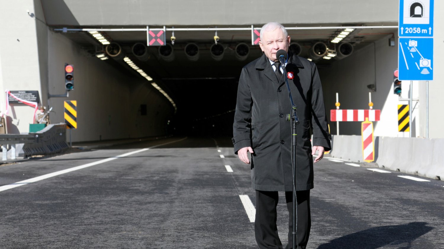 Jarosław Kaczyński wziął udział w otwarciu tunelu im. Marii i Lecha Kaczyńskich na zakopiance.