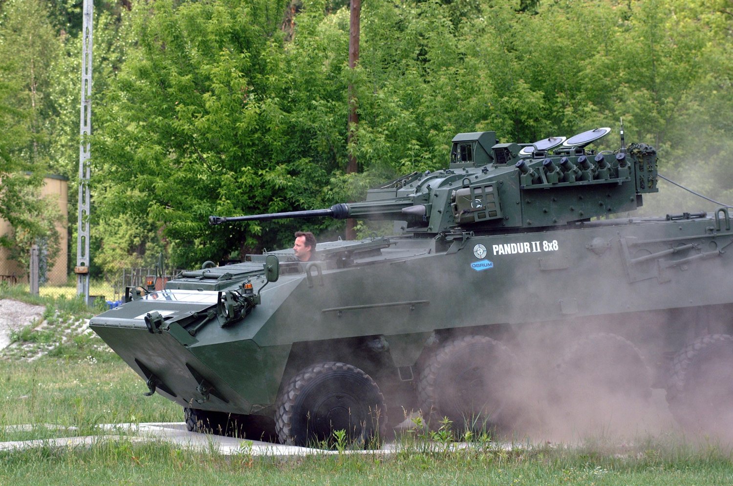 Cztery wozy austriackiej armii "Pandur" są już na granicy z Włochami. Mają kontrolować napływ uchodźców. Austria chce ulokować więcej żołnierzy jeśli sytuacja się nie poprawi.