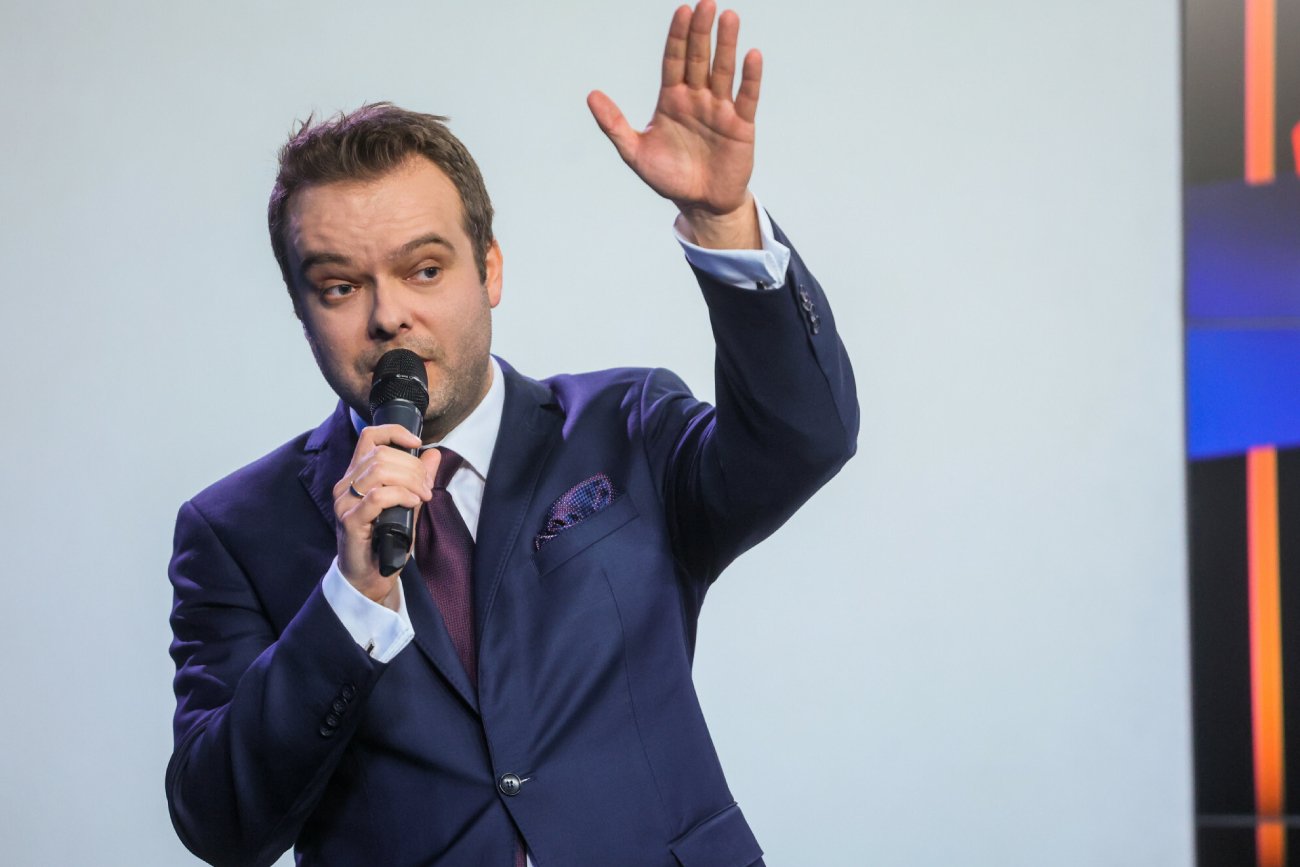 Bochenek o dziennikarzach TVN po emisji filmu o papieżu. Co mówią w PiS?