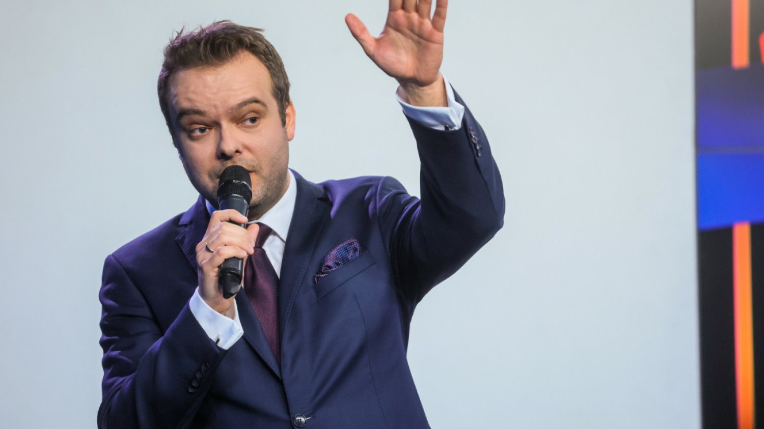 Bochenek o dziennikarzach TVN po emisji filmu o papieżu. Co mówią w PiS?