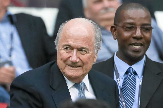 Sepp Blatter (z lewej)