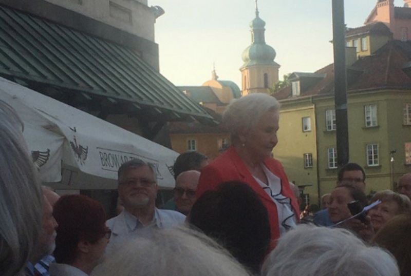 Prof. Łętowska wygłasza swój wykład o konstytucji na ulicy