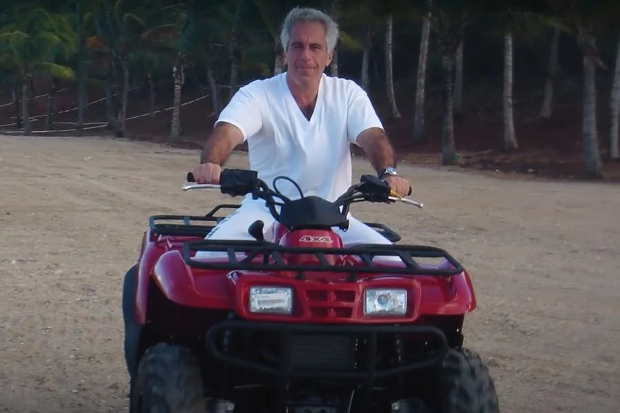Jeffrey Epstein był oskarżony o zmuszanie do prostytucji nieletnich kobiet