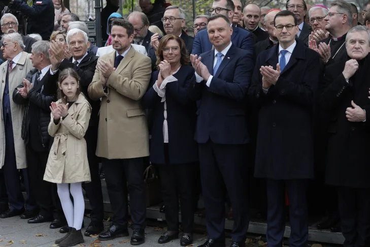 Mimo kryzysu związanego z koronawirusem rośnie poparcie dla PiS. Tak przynajmniej wynika z sondażu Instytut Badań Pollster dla "Super Expressu".
