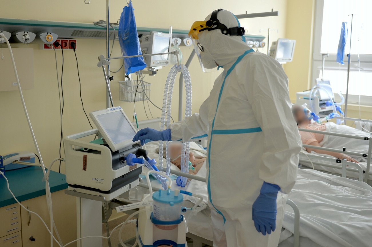 Ile zakażeń koronawirusem w Polsce 20 lutego 2022? Nowy raport MZ.